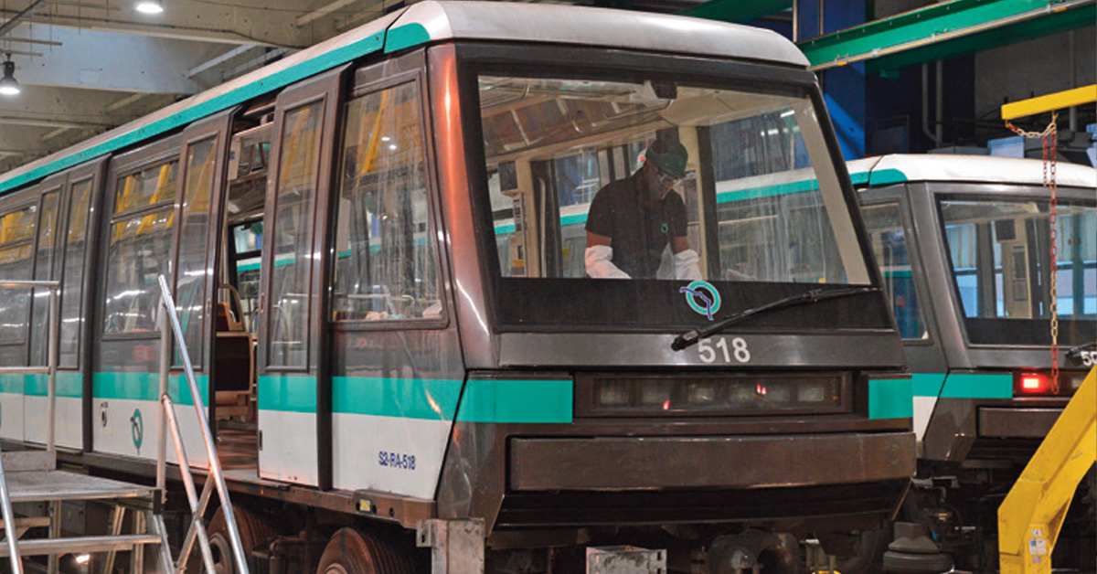 Au centre de maintenance de Fontenay-sous- Bois, les agents entretiennent les rames automatiques MP 05 (29 janvier 2025).