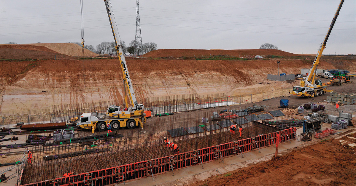 Site de la future bifurcation de Marly-la-Ville avec le ferraillage du futur ouvrage pont-route pour rétablir la route municipale du chemin des Peupliers (6 février 2025).