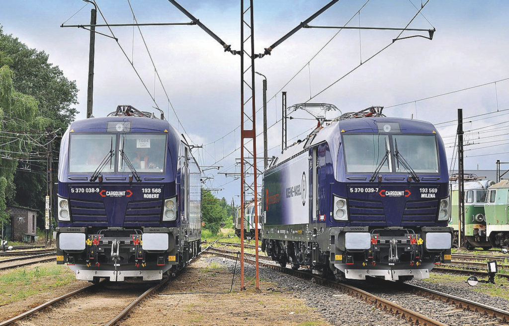 À gauche la Vectron MS 193 568 « Robert » et à droite la Vectron MS 193 569 « Milena » construites par Siemens pour Cargounit (30 juin 2021)