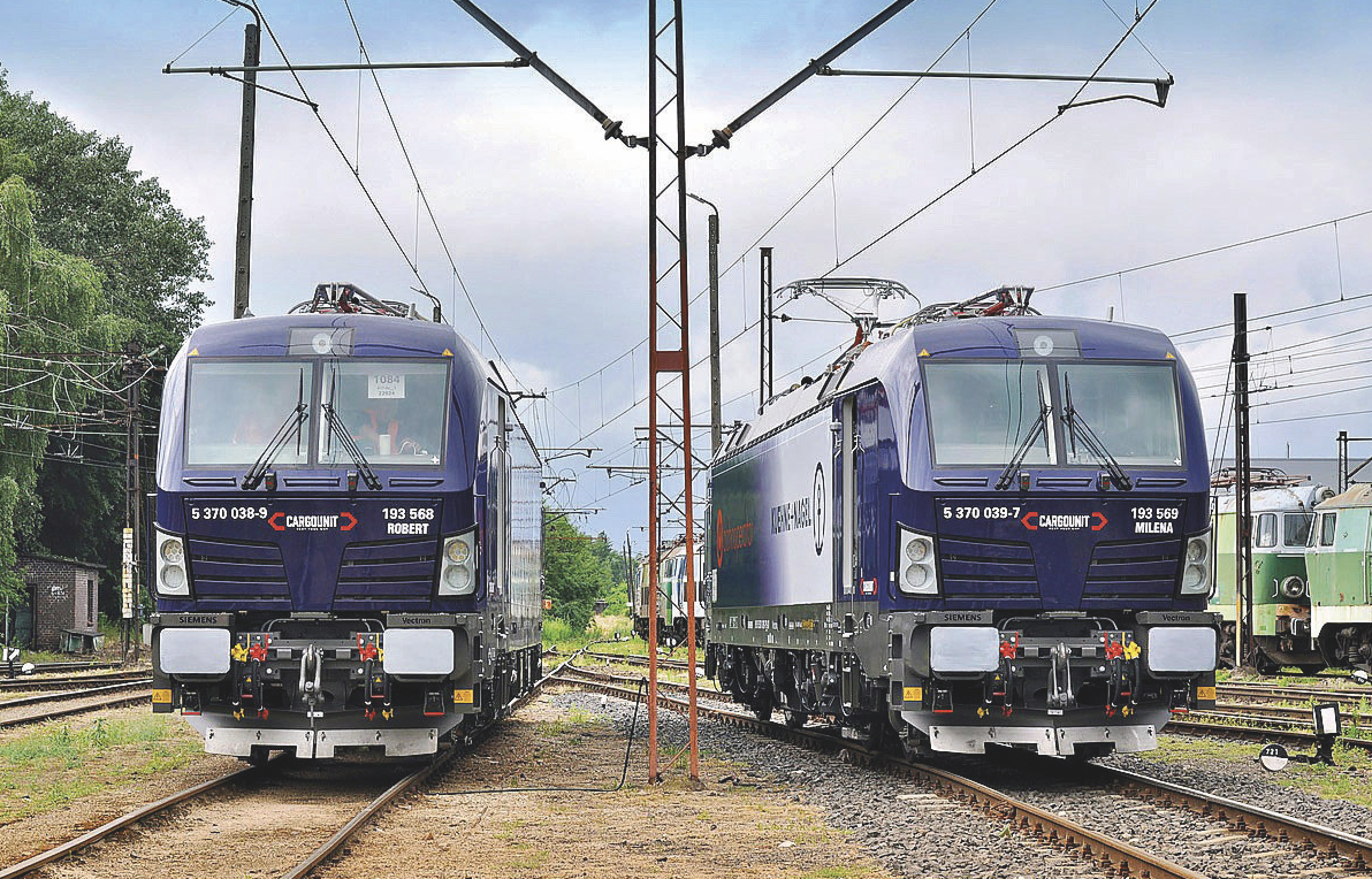 À gauche la Vectron MS 193 568 « Robert » et à droite la Vectron MS 193 569 « Milena » construites par Siemens pour Cargounit (30 juin 2021)
