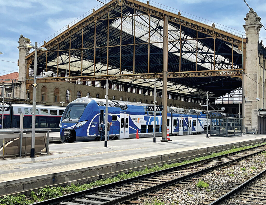 La première rame Omneo « Inter-Métropoles Sud » remise à la région Sud (Provence-Alpes-Côte d’Azur) lors d’une cérémonie en gare de Marseille-Saint-Charles (19 mai 2025 ; A. Dumoulin).