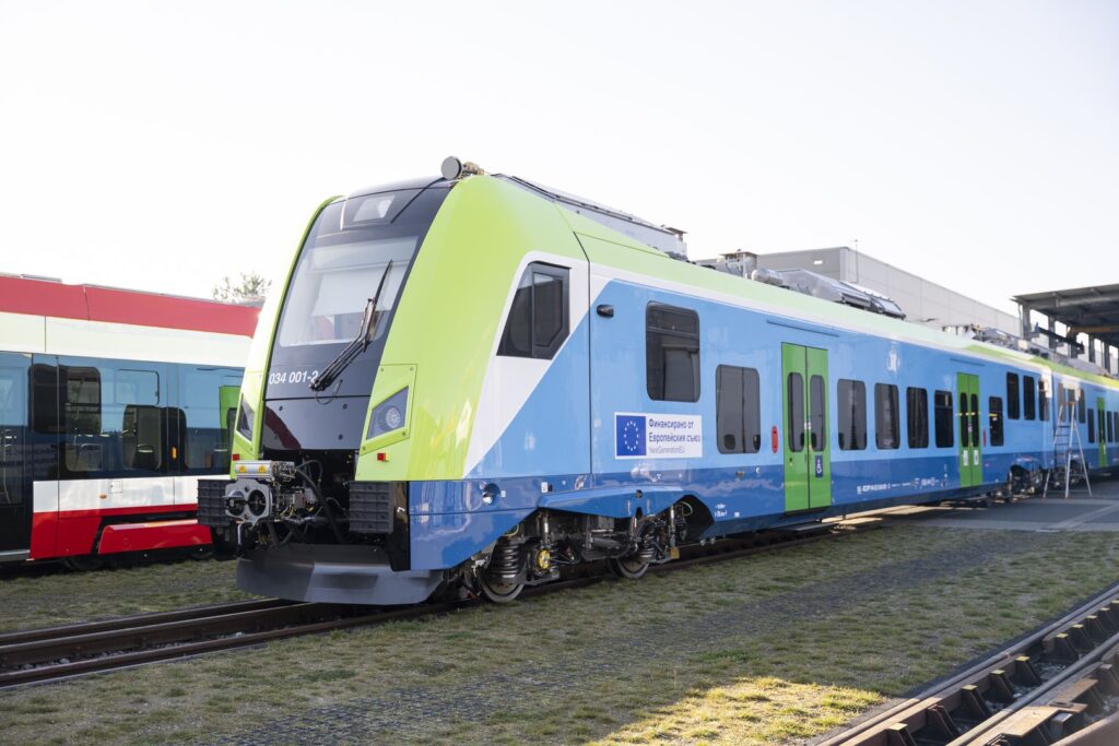 La rame automotrice électrique 034 001 était présentée sur le site Škoda de Plzeň (24 novembre 2025). Crédit photo : Škoda Group