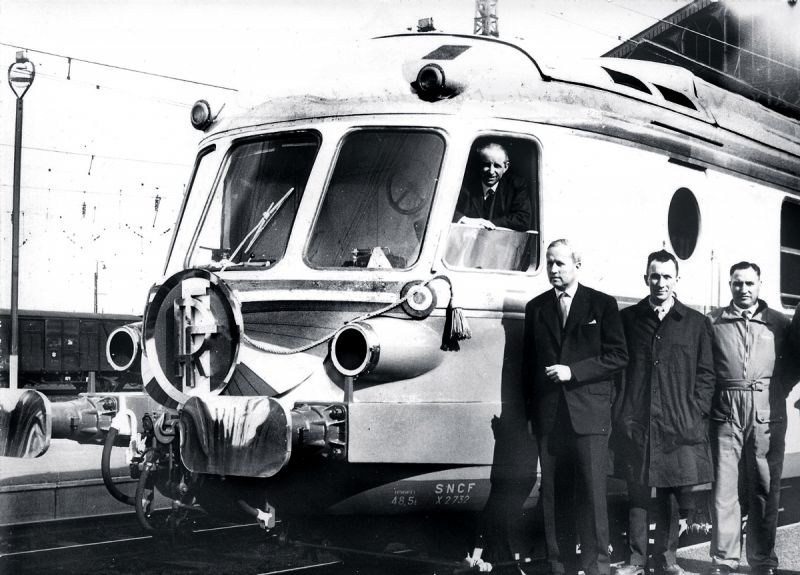 RP221 : Charles de Gaulle à bord de la RGP présidentielle