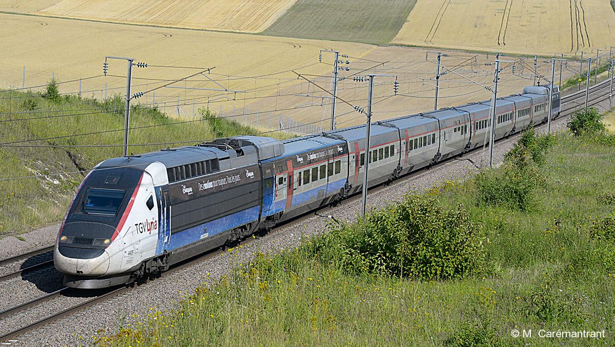 Une rame Lyria aux couleurs de Disneyland