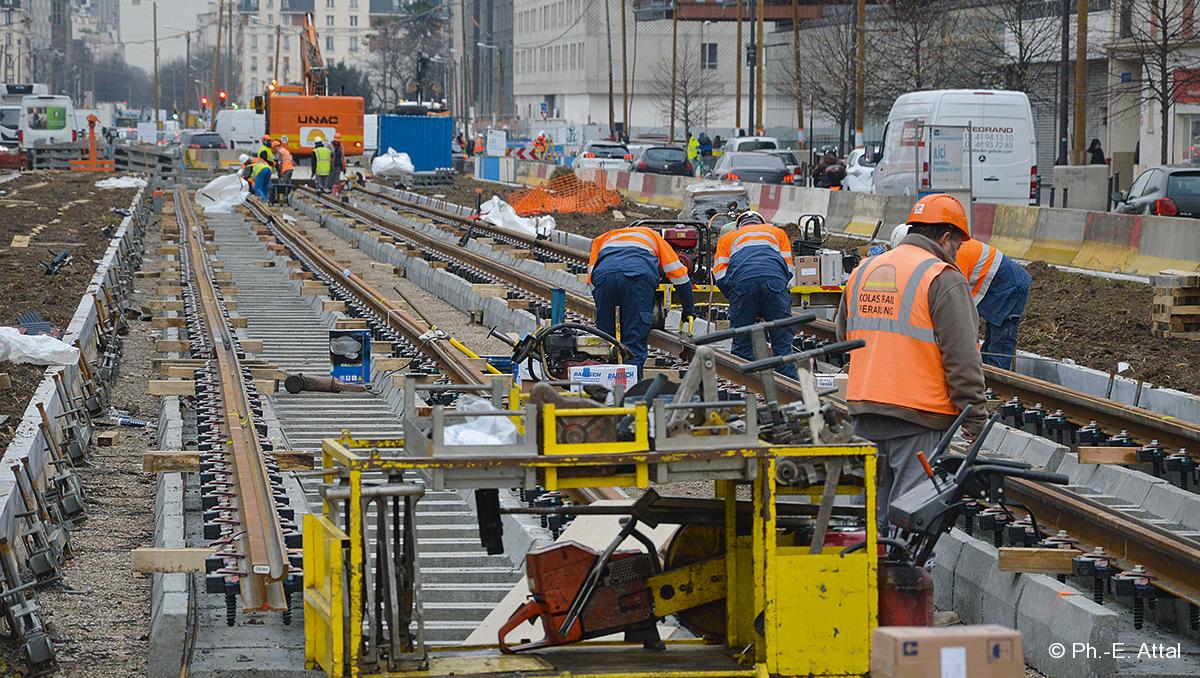 Premiers rails pour le tram T 9