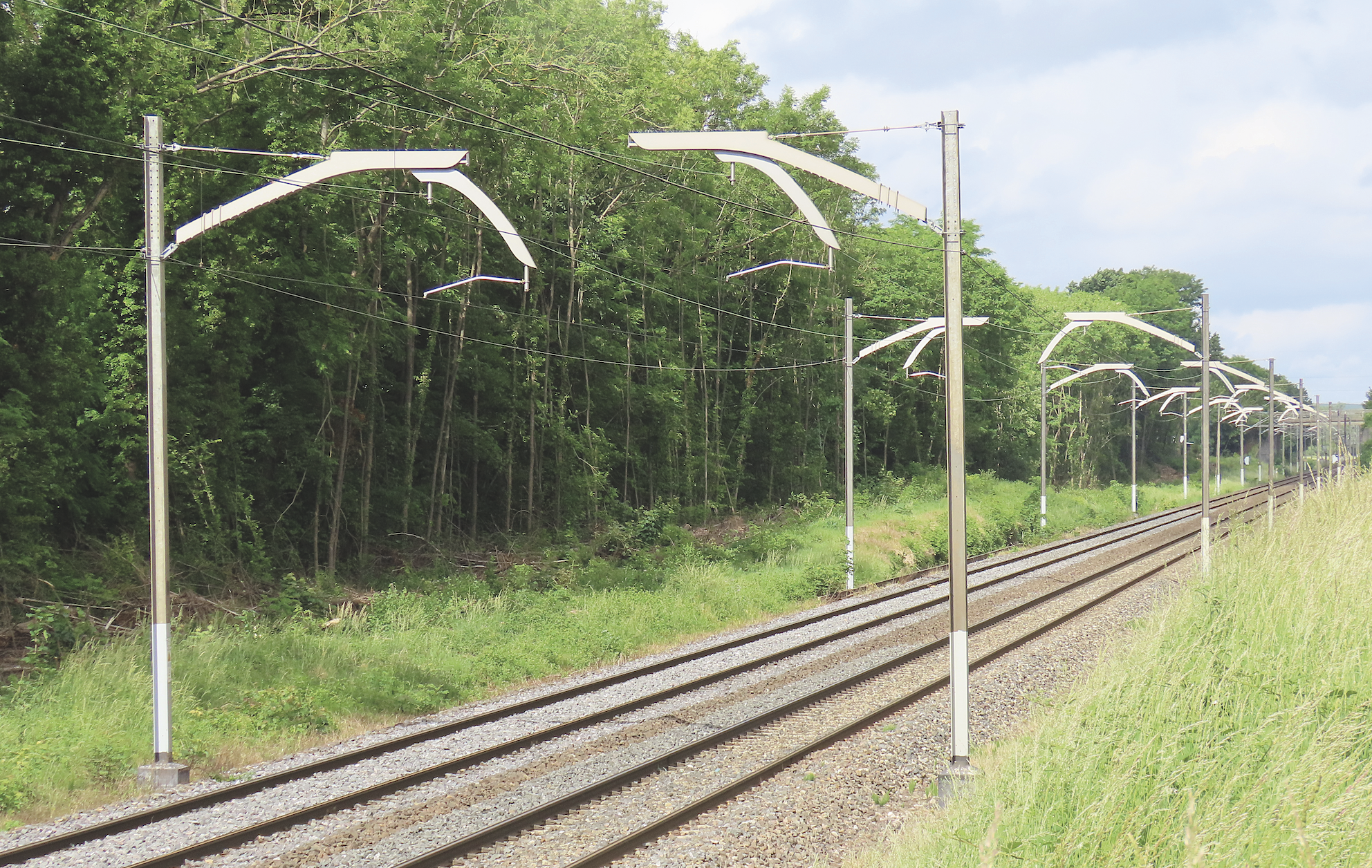 Des armements caténaire en composite