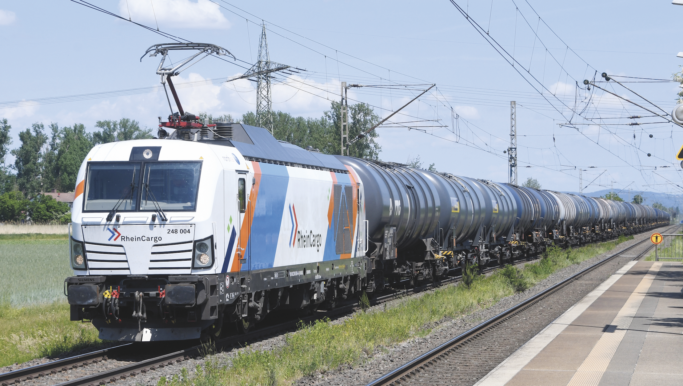 LES LOCOMOTIVES BIMODES À LA MODE Après la Traxx dernier kilomètre et l’Eurodual, voici la Vectron bimode
