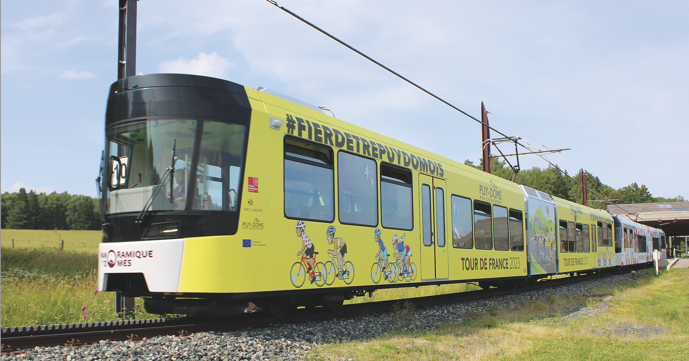 Le Panoramique des Dômes côtoie le Tour de France