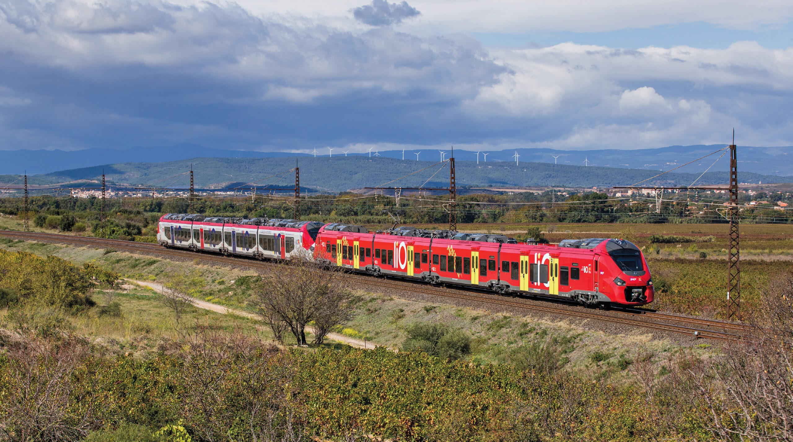 Partie de Toulouse, l’UM de Z 54500 est aperçue à Névian, dans les Corbières, entre Carcassonne et Narbonne (11 octobre 2020 ; P.-L. Espinasse).