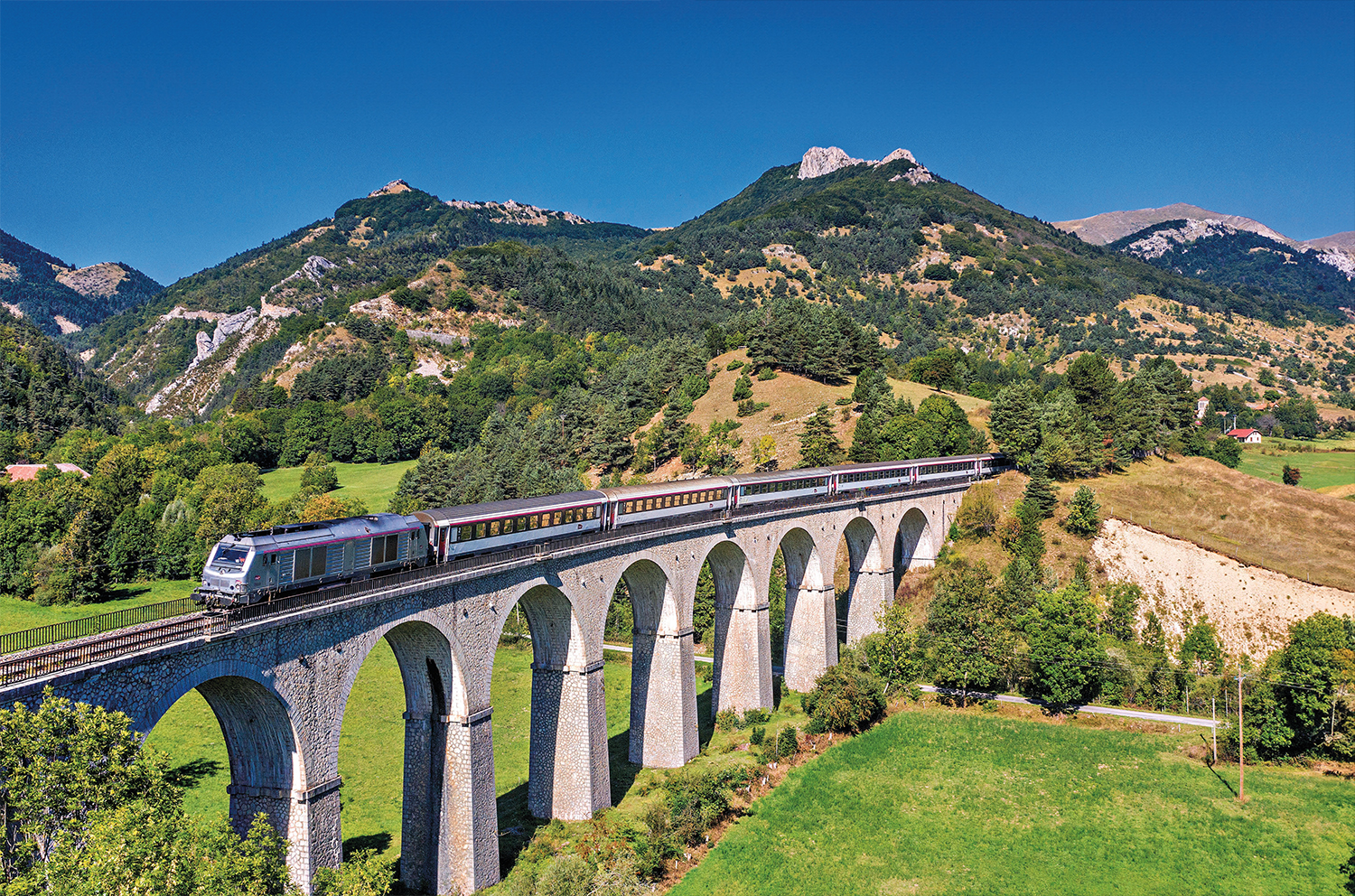 Les Intercités de nuit Paris – Briançon détournés par la ligne des Alpes