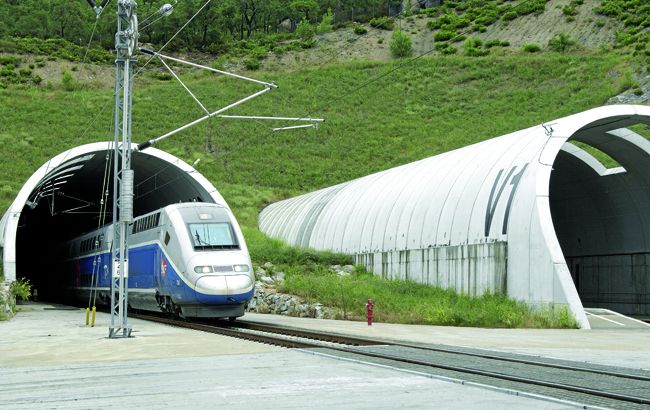 Paris – Barcelone : Figueras, tout le monde descend