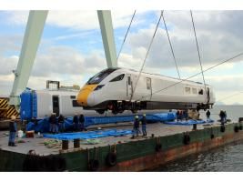 Japon : Le premier train grandes lignes Hitachi pour la Grande-Bretagne prend la mer