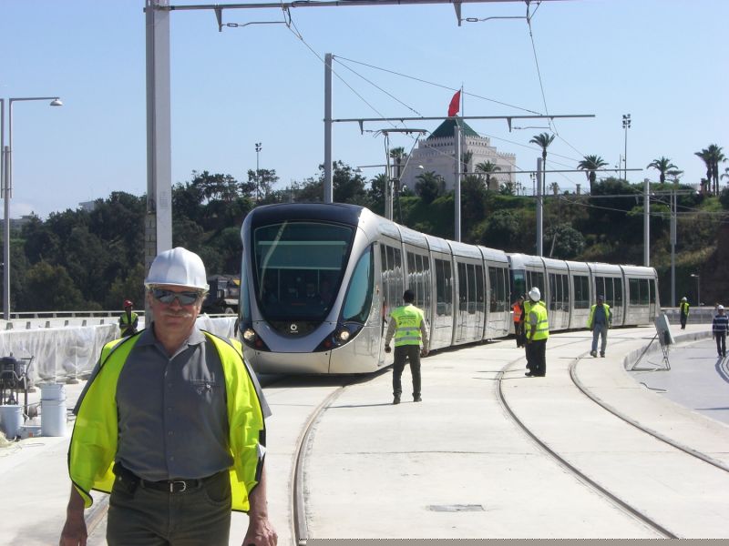 Maroc : premier passage du tramway de Rabat-Salé sur le pont Moulay Hassan