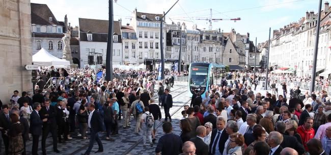 Le premier tramway compact inauguré à Besançon