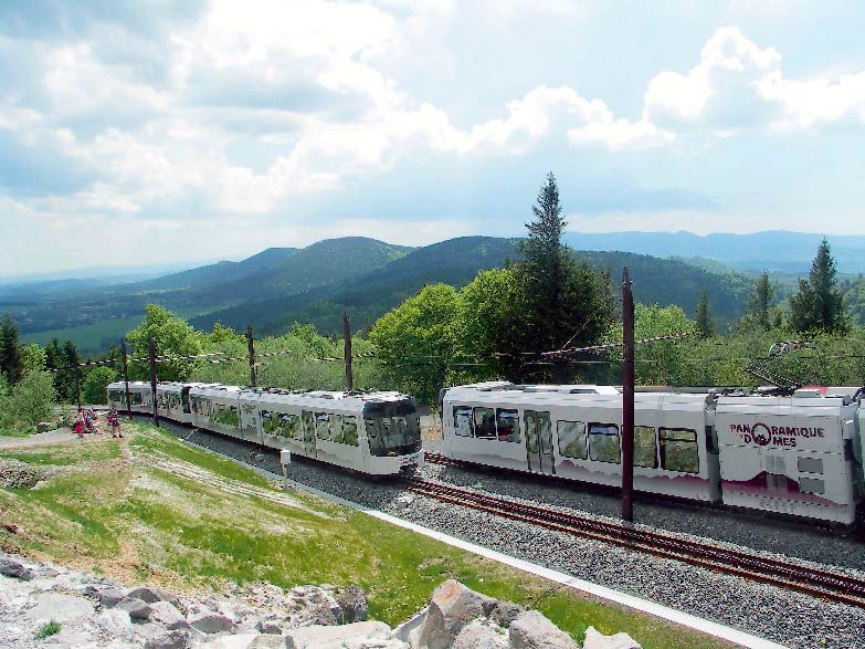 Le Panoramique des Dômes au sommet